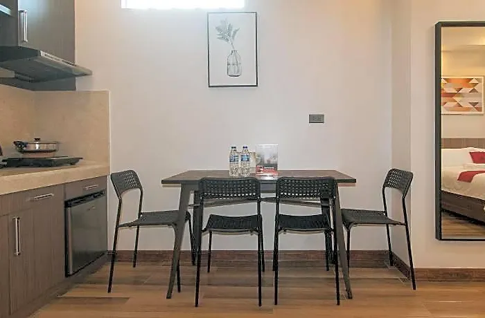 ホテル Reddoorz @ Bez Tower And Residences San Juan マニラ市
